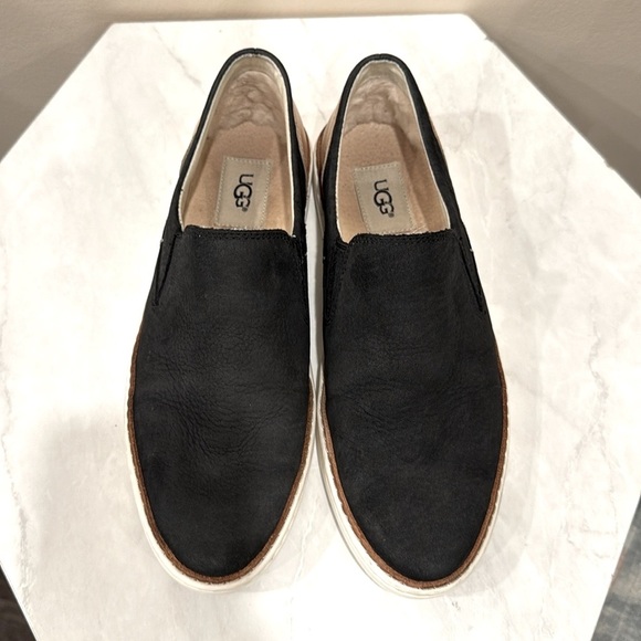 🔥UGG Women’s Black Leather Slip-Ons🔥 - Picture 2 of 6